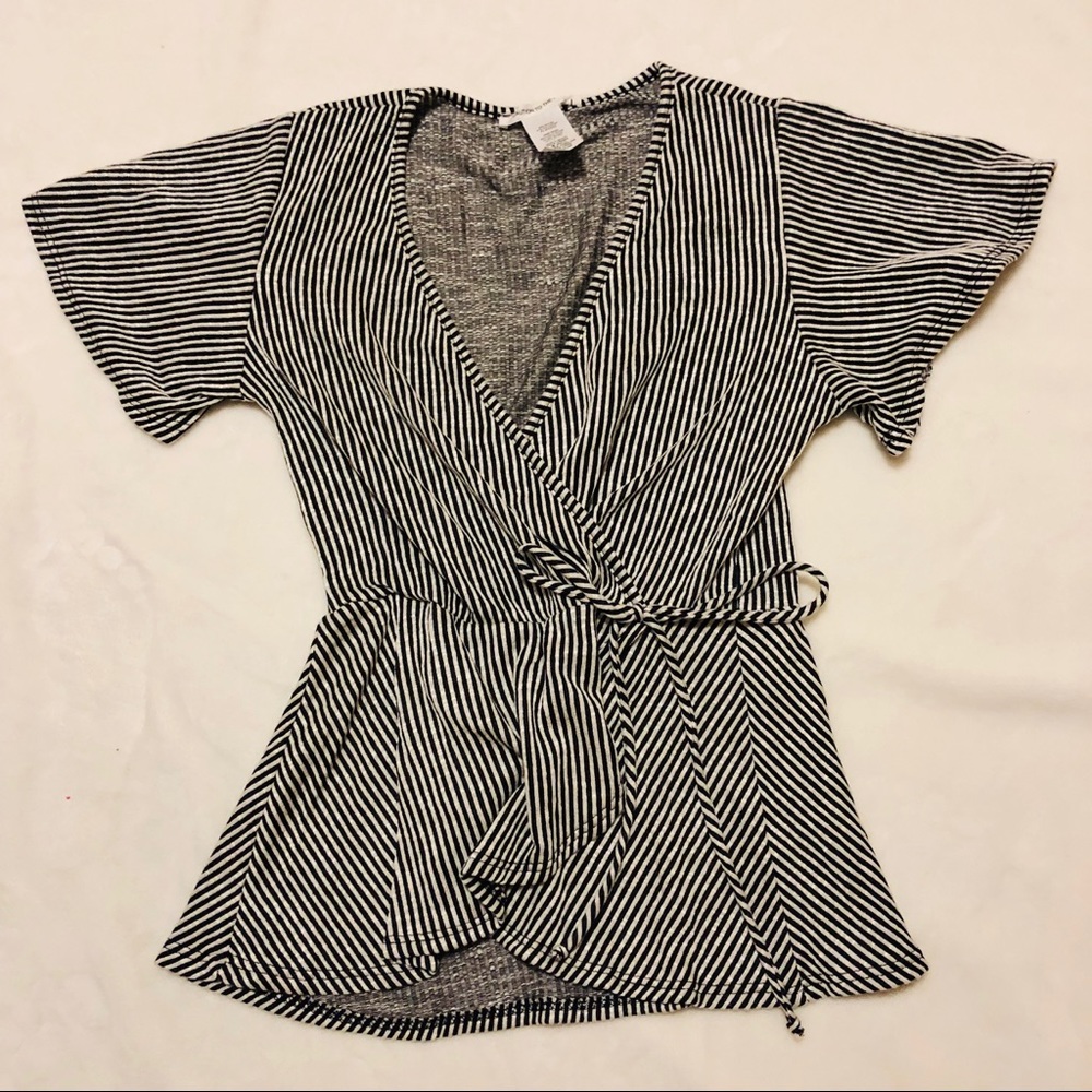 🍂Boutique Black & White Striped Top Size M 🍂